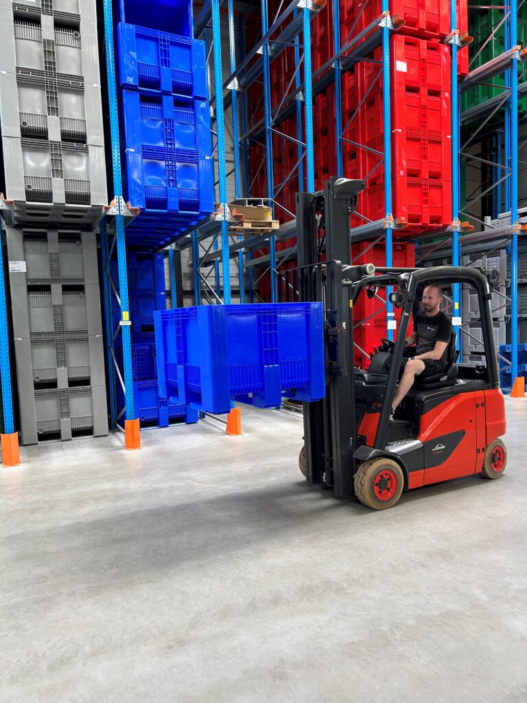 SB3 plastic pallet boxes 120 x 100 cm - versatile and robust