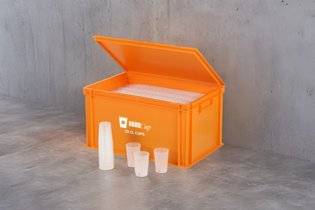 Optimaliseer jouw logistiek met kunststof bekerbakken voor Hardcups en herbruikbare bekers