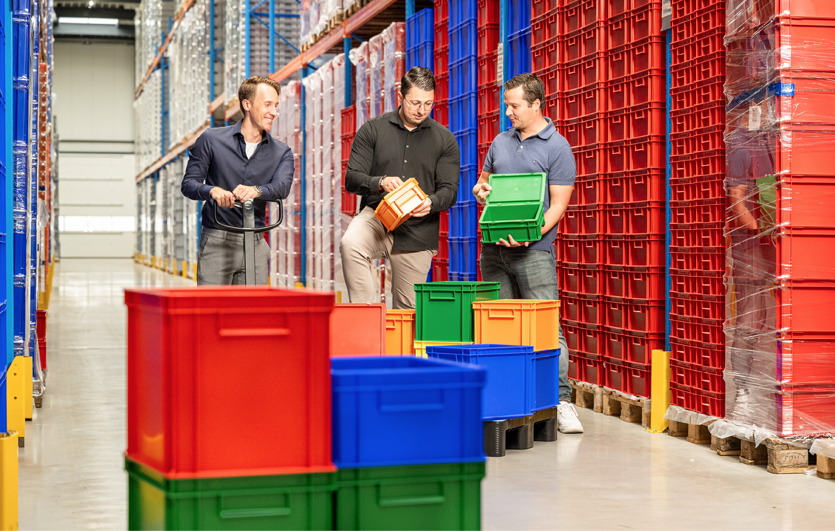 Transoplast Group - Euronorm stapelbakken, kunststof kratten, kunststof pallets en palletboxen