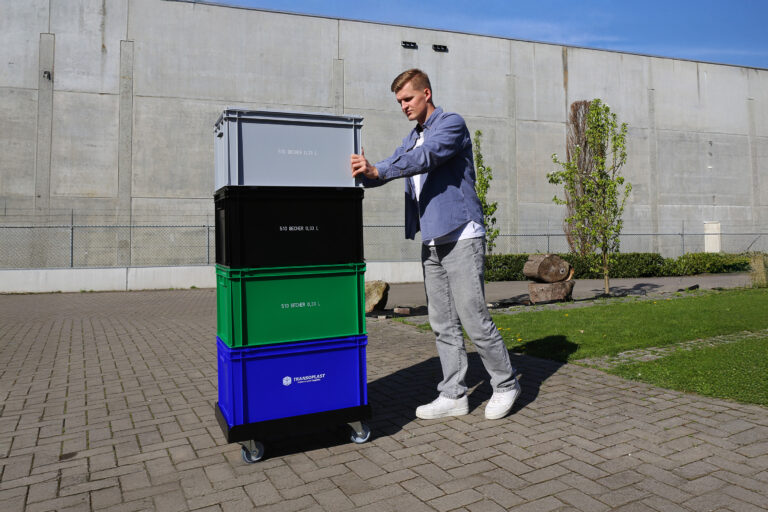 Becherbehälter auf Transportroller transportieren